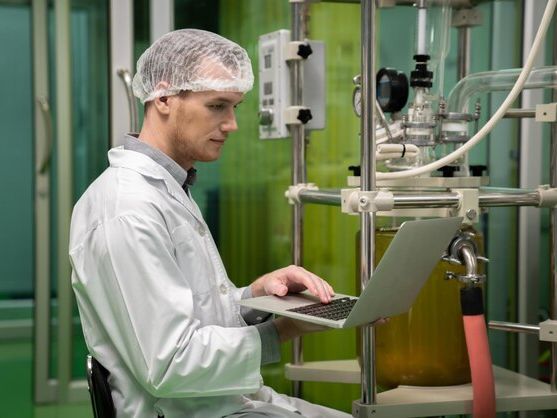 Nowoczesne metody badawcze w produkcji alternatywnego mleka: innowacje i technologie przyszłości